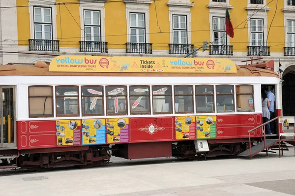 Portugal, o antigo eléctrico turístico de Lisboa — Fotografia de Stock