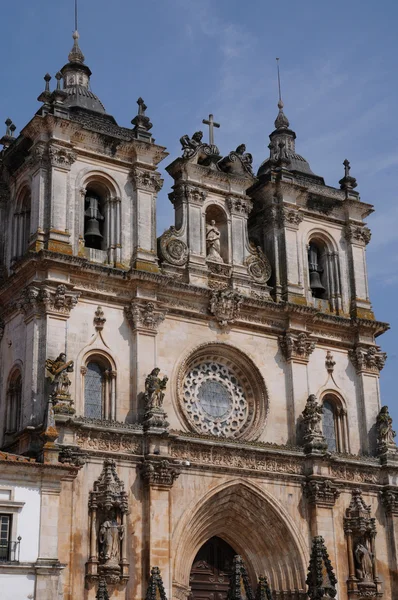 Die fassade des alcobaca klosters in portugal — Stockfoto