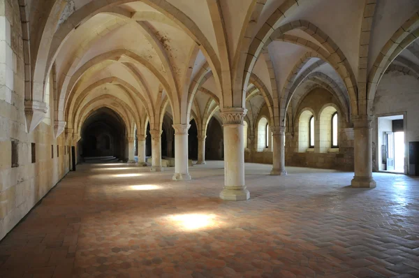 Le dortoir du monastère Alcobaca au Portugal — Photo