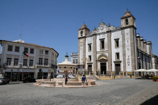 La histórica plaza de Do Giraldo en Evora — Foto de Stock