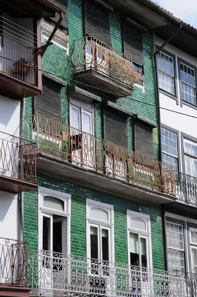 Huis in de stad van guimaraes in portugal — Stockfoto