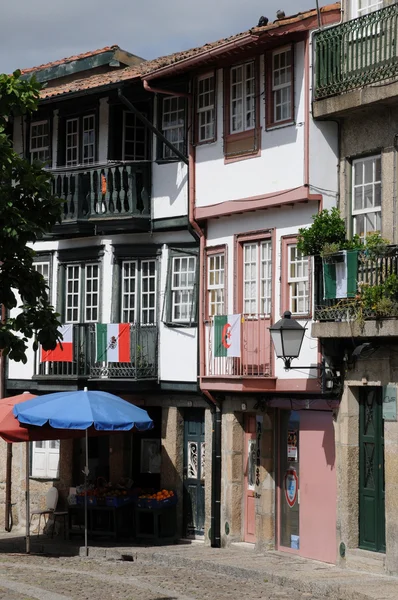 Hus i staden Guimarães i portugal — Stockfoto