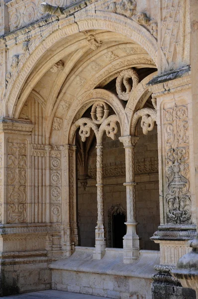 Portogallo, chiostro del monastero di Jeronimos a Lisbona — Foto Stock
