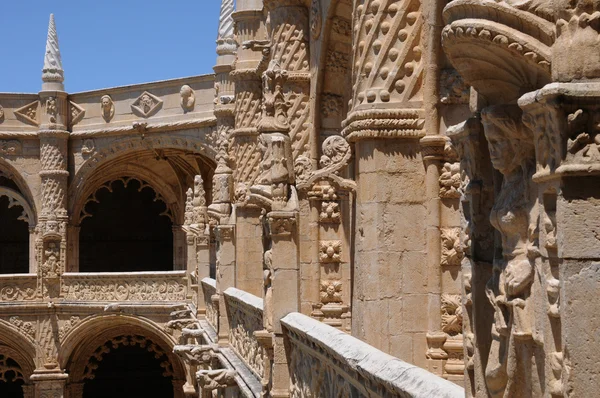 Portugal, claustro del monasterio de Jerónimos en Lisboa — Foto de Stock
