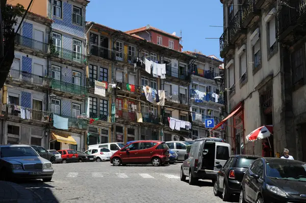 Casas antiguas de la ciudad de Oporto en Portugal — Foto de Stock