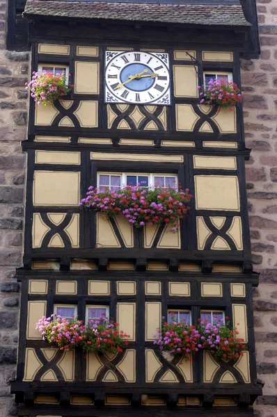 França, a pequena aldeia de Riquewihr na Alsácia — Fotografia de Stock