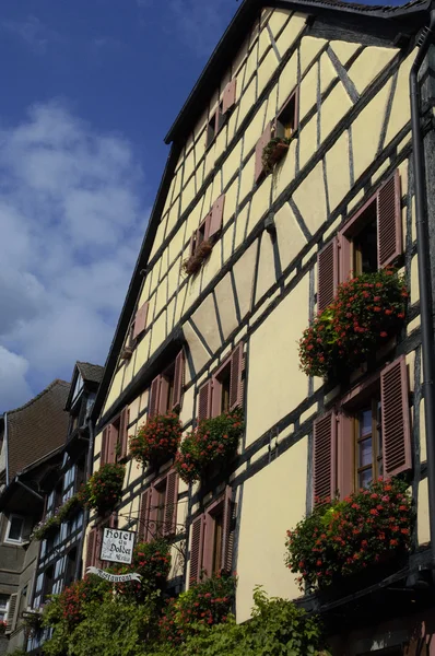 França, a pequena aldeia de Riquewihr na Alsácia — Fotografia de Stock