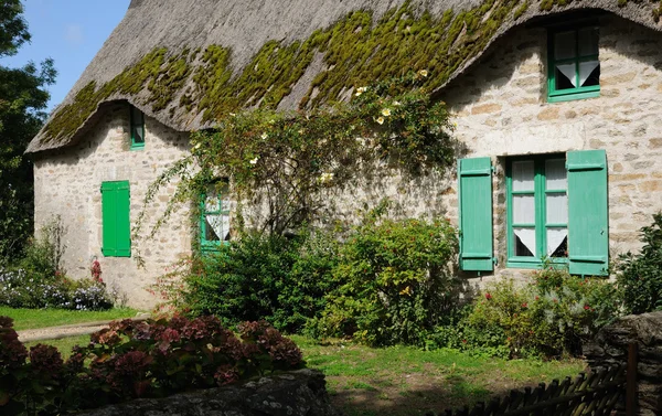 stock image France, old thatched cottage in Saint Lyphard