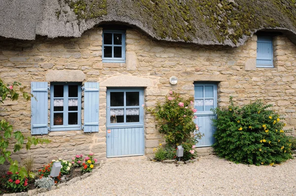France, old thatched cottage in Saint Lyphard — Stock Photo, Image