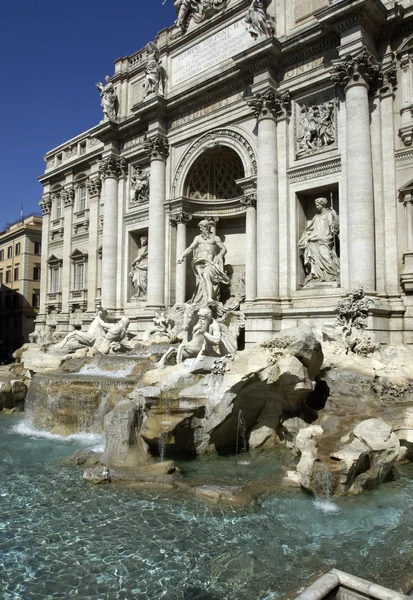 Den berömda Fontana di Trevi eller fontana di trevi i Rom — Stockfoto