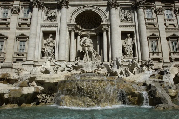 Slavný trevi fontána nebo fontana di trevi v Římě — Stock fotografie