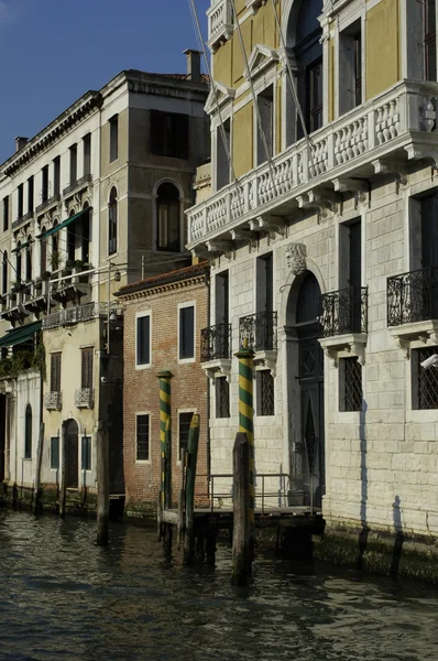 Itália, palácio velho perto do Grande Canal — Fotografia de Stock