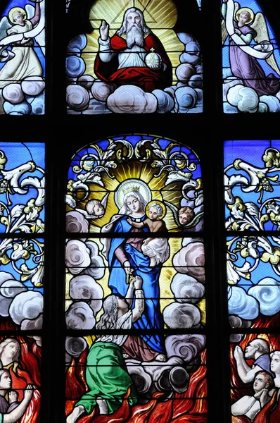 Prancis, jendela kaca patri dari gereja Batz sur Mer — Stok Foto