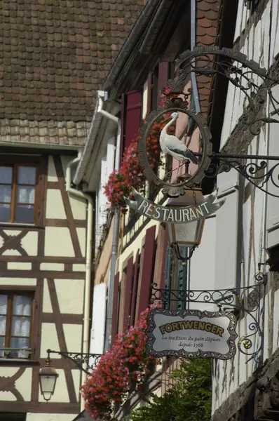 Francia, el pequeño pueblo de Riquewihr en Alsacia —  Fotos de Stock