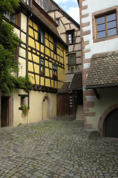 Франція, невеликий селі Riquewihr в регіоні Alsace — стокове фото