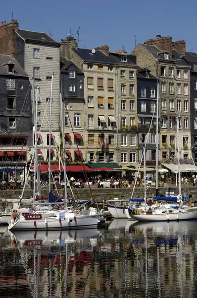 Fransa, Normandiya 'da Honfleur' un Vieux Bassin 'i — Stok fotoğraf