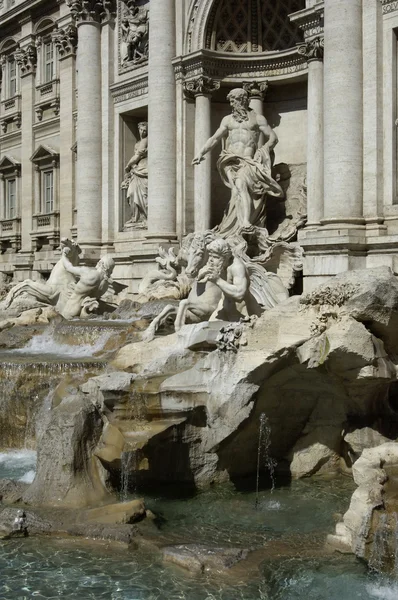 La famosa fuente de trevi o fontana di trevi en roma — Foto de Stock