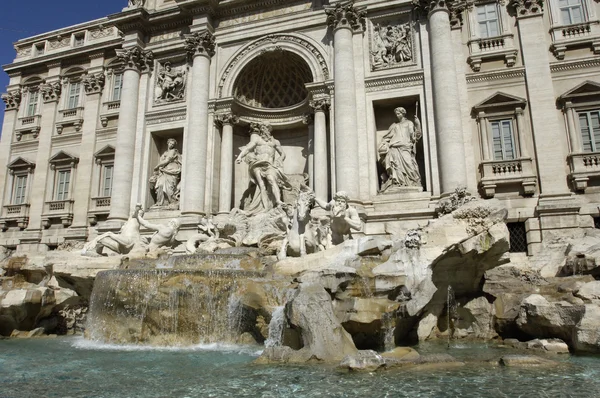 La famosa fuente de trevi o fontana di trevi en roma — Foto de Stock