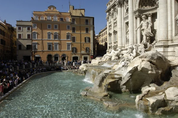 Η περίφημη Φοντάνα ντι πηγή ή fontana di trevi στη Ρώμη — Φωτογραφία Αρχείου