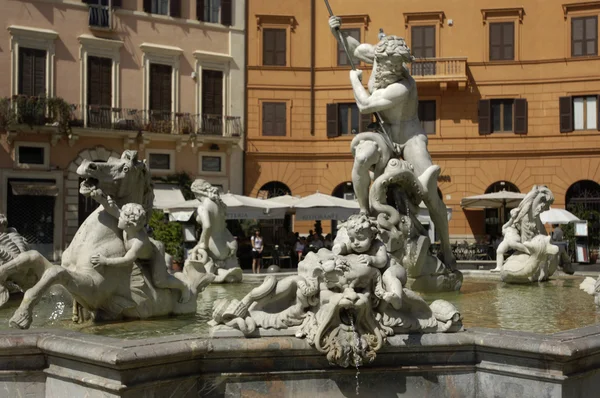 Olasz építészet, szökőkút, a Piazza Navona, a Roma — Stock Fotó