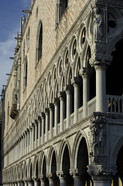 Italien, der Dogenpalast in Venedig — Stockfoto