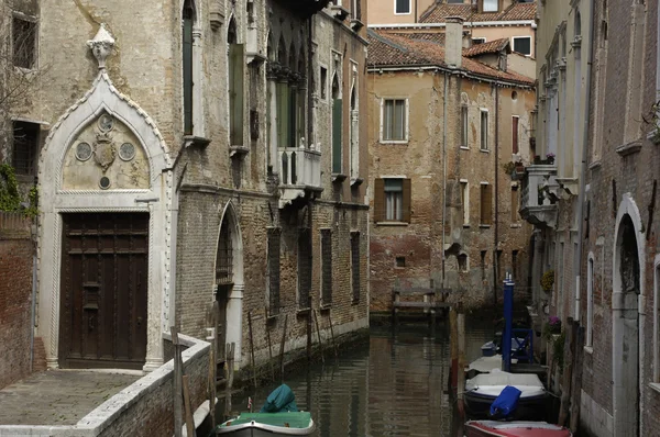 Италия, старый дворец рядом с Большим каналом — стоковое фото