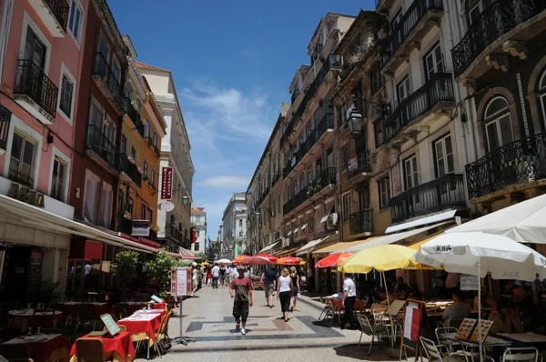 Portugal, een voetgangersstraat in het centrum van Lissabon — Stockfoto
