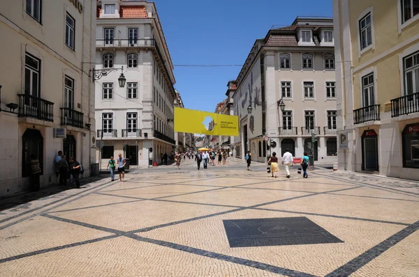 Portugal, een voetgangersstraat in het centrum van Lissabon — Stockfoto