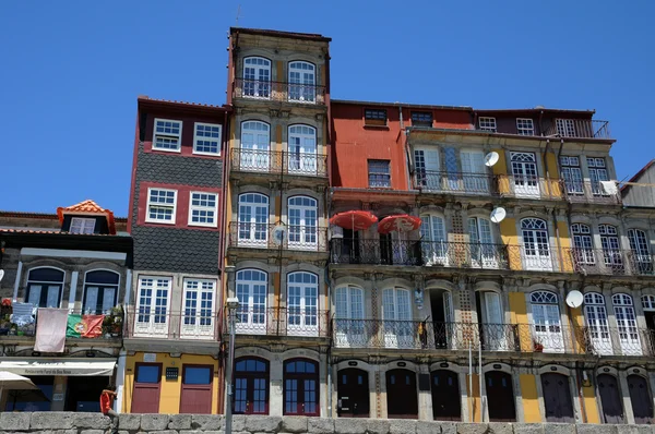 Maisons anciennes de la ville de Porto au Portugal — Photo