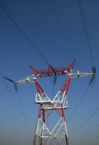 Una linea elettrica in Francia — Foto Stock