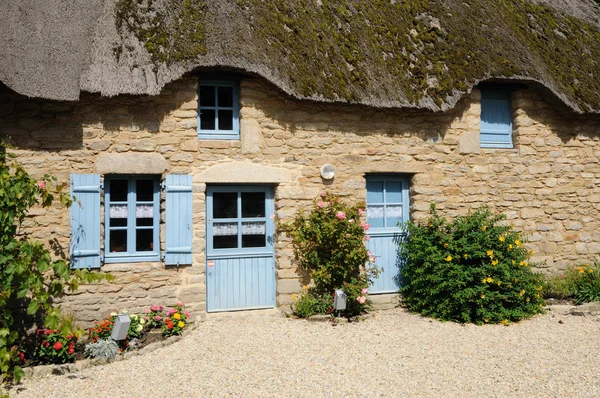 France, old thatched cottage in Saint Lyphard — Stock Photo, Image