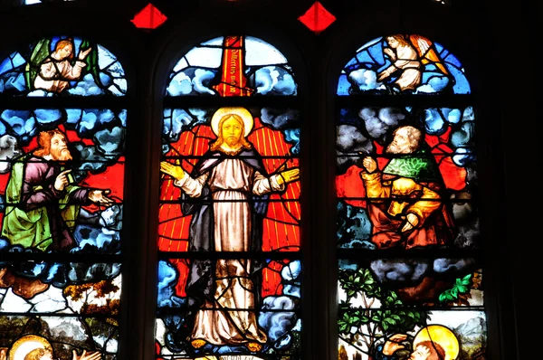 Frankrike, glassmaleri i kirken Sankt Martin av Triel – stockfoto