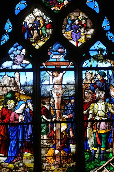 Frankreich, Kirchenfenster in der Kirche Saint Martin of Triel — Stockfoto