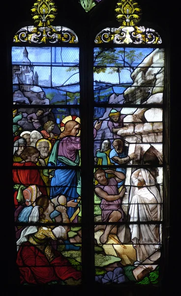 Frankreich, Kirchenfenster in der Kirche Saint Martin of Triel — Stockfoto