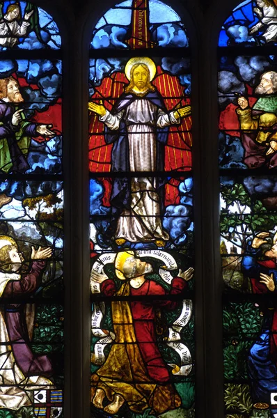 Francia, vidriera en la iglesia San Martín de Triel — Foto de Stock