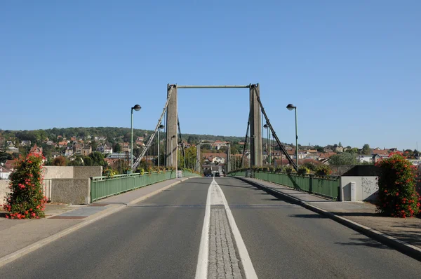 フランス、triel ・ シュル ・ セーヌの吊り橋 — ストック写真