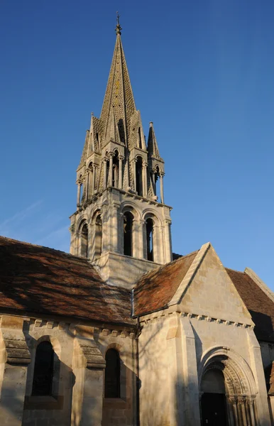 法国的 vernouillet 教堂的钟塔 — 图库照片