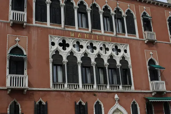 Italia, antico palazzo vicino Canal Grande a Venezia — Foto Stock