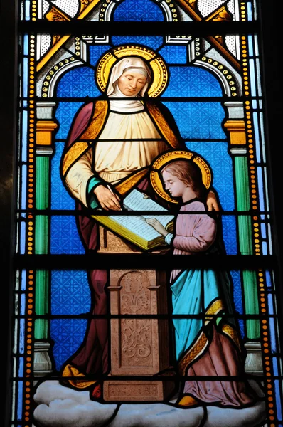 Frankrike, målat glasfönster av batz sur mer kyrka — Stockfoto