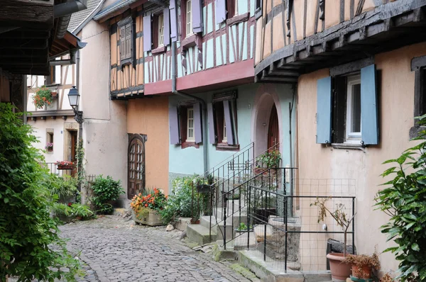 Francia, Alsazia, pittoresca vecchia casa a Eguisheim — Foto Stock