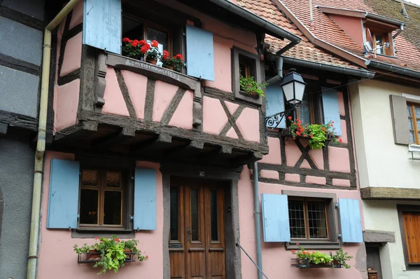 Frankrijk, Elzas, pittoreske oude huis in eguisheim — Stockfoto