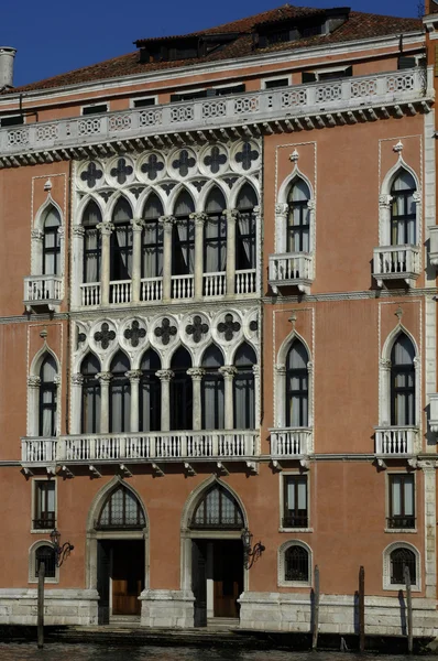 Ιταλία, παλαιό παλάτι, κοντά στο μεγάλο κανάλι της Βενετίας — Φωτογραφία Αρχείου