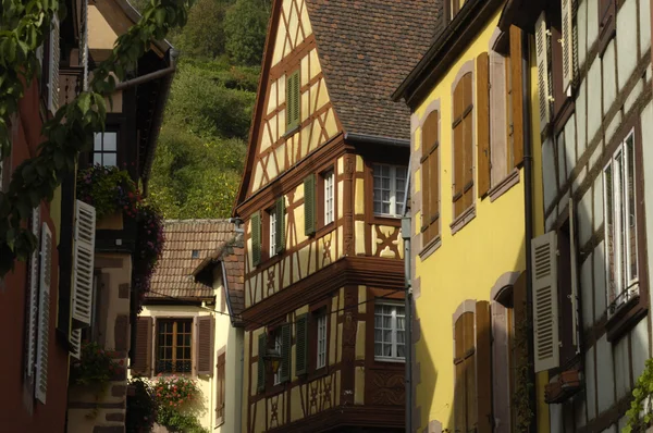 Francie, malé obci kaysersberg v Alsasku — Stock fotografie