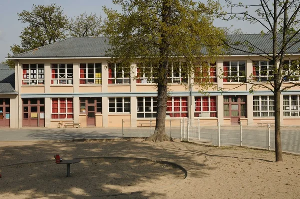 França, escola Jules Ferry em Les Mureaux — Fotografia de Stock
