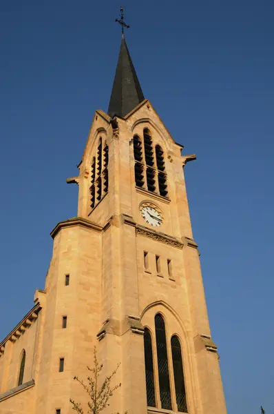 法国伊夫林省、 教会的 les mureaux — 图库照片