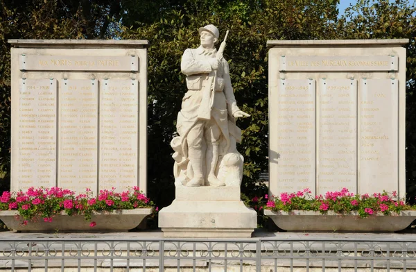 France, war memorial of Les Mureaux — Stock Photo, Image