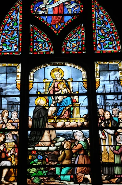 Francja, witraże Kościoła batz sur mer — Zdjęcie stockowe