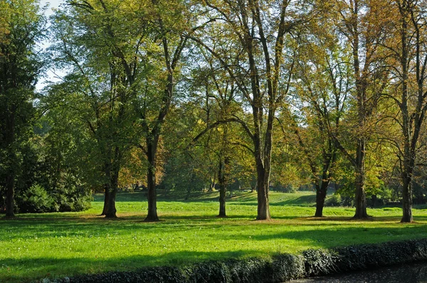 Parque Jean-Jacques Rousseau en Ermenonville — Foto de Stock