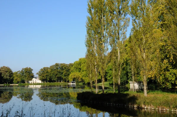 Парк Жан-Жака Руссо в Эрменонвилле — стоковое фото