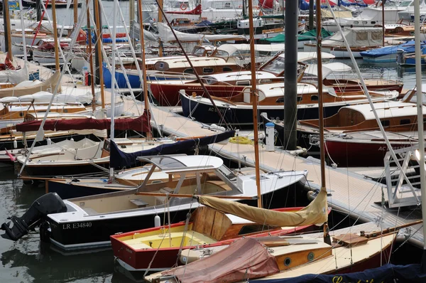 Gironde, segelfartyg i hamnen i arcachon — Stockfoto